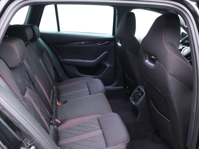 Škoda Octavia 2,0 TDI RS 4x4 DSG First Editi - fotka 13 z 33