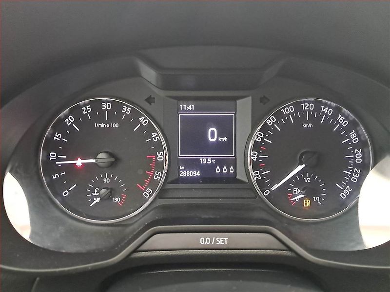 Škoda Octavia (2014) 1.6 TDI, Tempomat - fotka 11 z 18