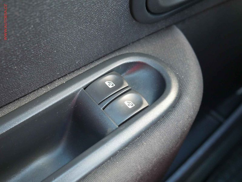 Renault Clio (2009) 1.1 i, ČR, AC, tažné - fotka 11 z 17