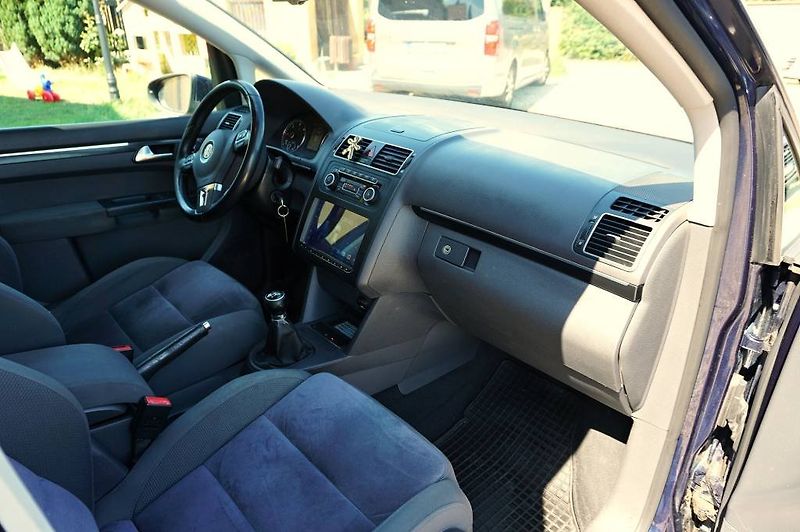 Volkswagen Touran (2011) 2,0 TDI 103 kW - fotka 20 z 48