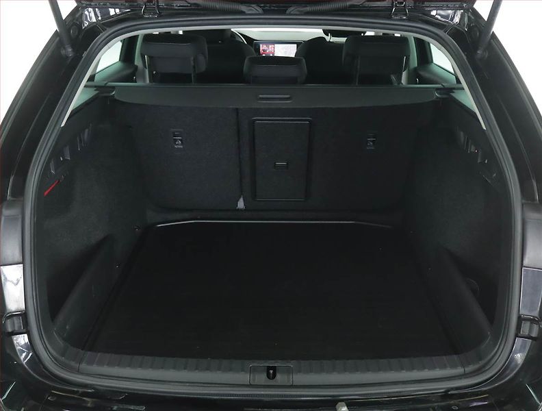 Škoda Octavia (2023) 2.0 TDI, Automat, Serv.kniha - fotka 14 z 16