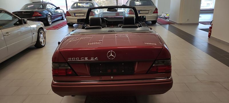 Mercedes-Benz 124 (1994) Cabriolet 300 CE-24 - fotka 5 z 24