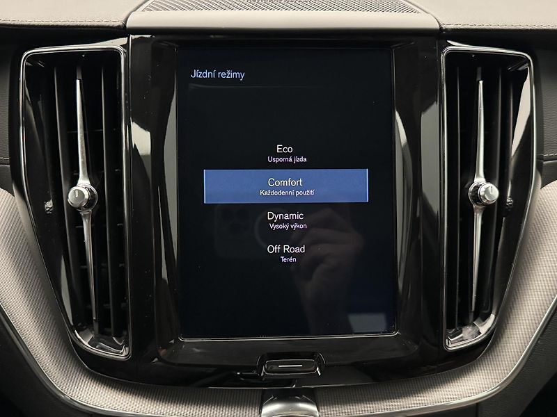 Volvo XC60 D5 AWD INSCRIPTION AUT CZ - fotka 41 z 42