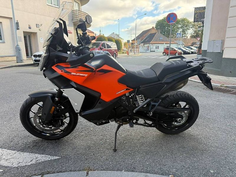 KTM (2026) 1390 Super Adventure S EVO ORA - fotka 2 z 4