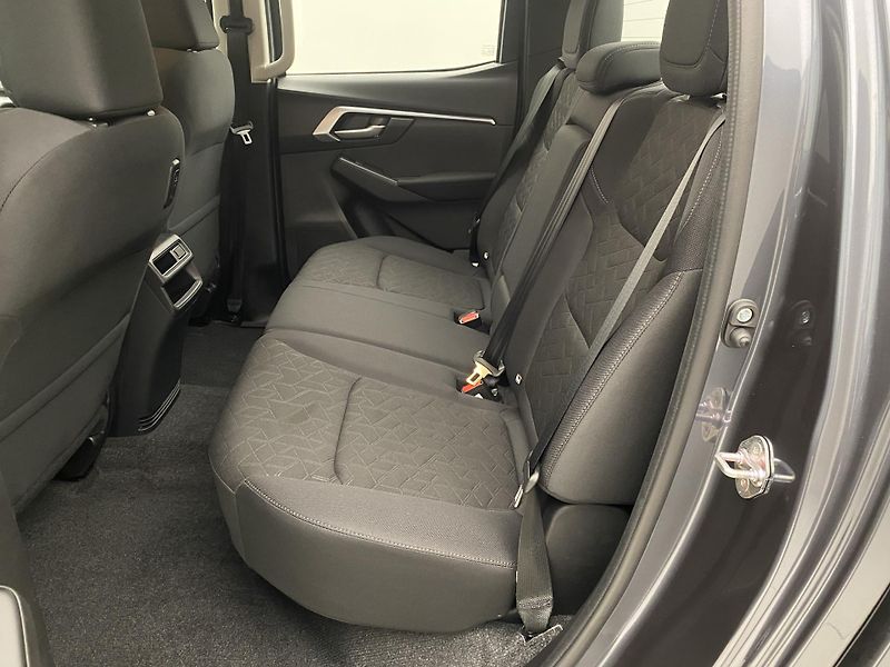 Isuzu D-Max (2026) Double Cab 1,9l LS 4x4 AUT - fotka 14 z 35