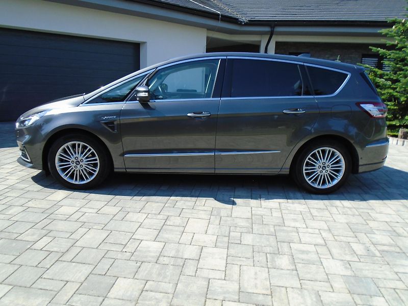 Ford S-MAX 2.0 EcoBlue 140kW 8AT Vignale - fotka 8 z 49