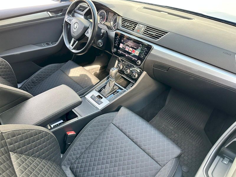 Škoda Superb (2019) 2.0 TSI 200kW AmbitionPlus Com - fotka 7 z 24