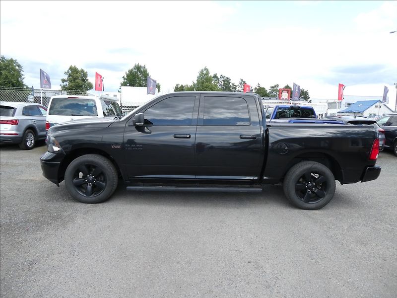 RAM 1500 5,7 HEMI Bighorn 295kW AT8 - fotka 2 z 35