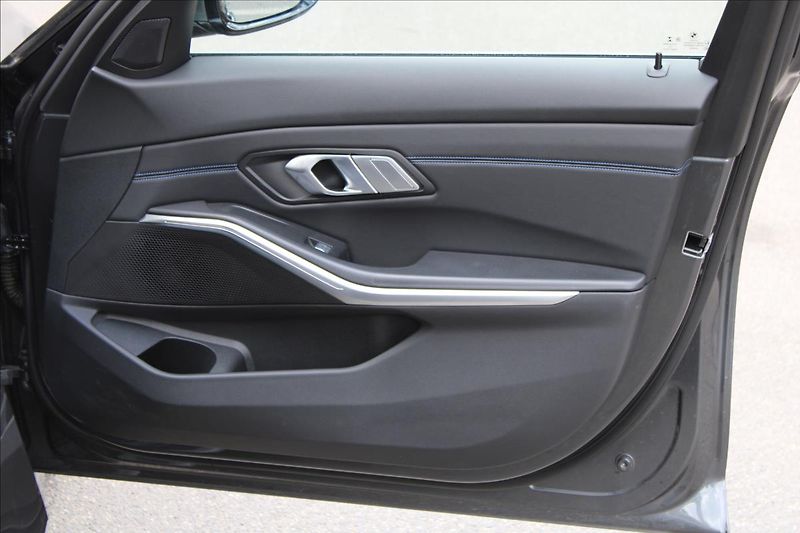 BMW Řada 3 320xd / M-PAKET / HUD / CZ - fotka 30 z 44