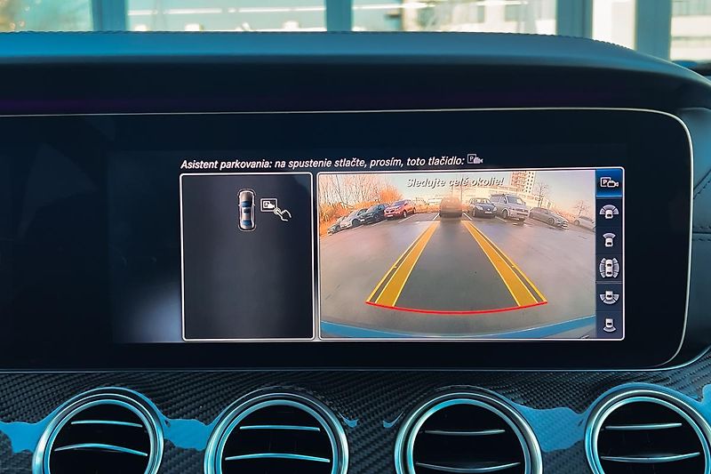 Mercedes-Benz Třídy E (2017) E63S AMG 4Matic+ V8 Biturbo - fotka 99 z 99