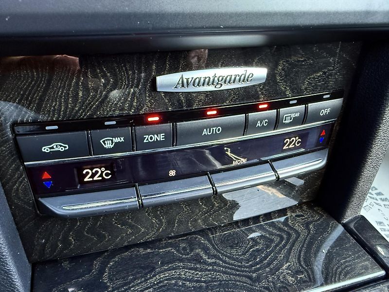 Mercedes-Benz Třídy E E 200 CDI Avantgarde REZERVACE - fotka 31 z 35
