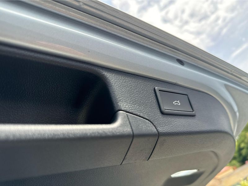 Škoda Superb combi selection 110 kW DSG TDI - fotka 19 z 24