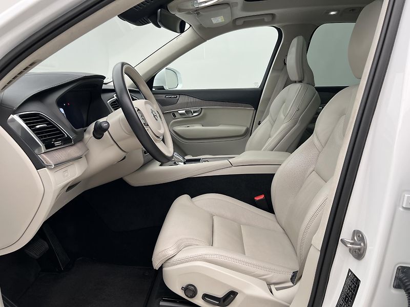 Volvo XC90 B5 AWD ULTIMATE REZERVACE - fotka 3 z 51