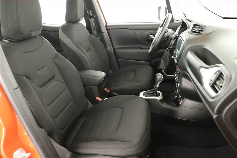 Jeep Renegade (2015) 1.4 MultiAir, 4X4, Automat - fotka 13 z 15