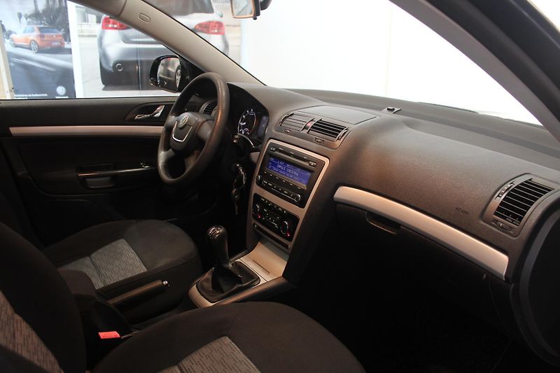 Škoda Octavia (2010) 1.4 TSI 90kW Nez.Topení - fotka 18 z 31