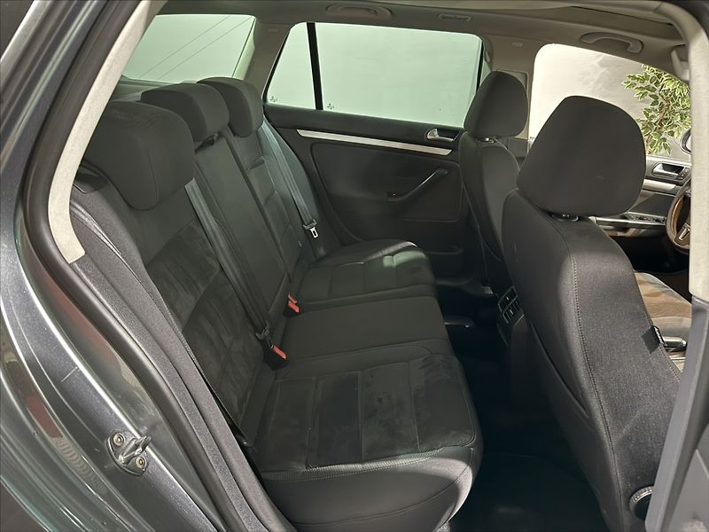 Volkswagen Golf 1,4   TSI HIGHLINE PANORAMA - fotka 20 z 28