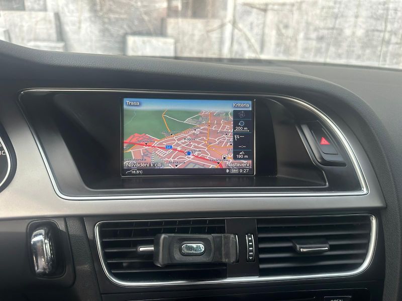 Audi A4 (2012) 2.0TDi,105KW,VYHŘ.SED.,TEMP. - fotka 14 z 27