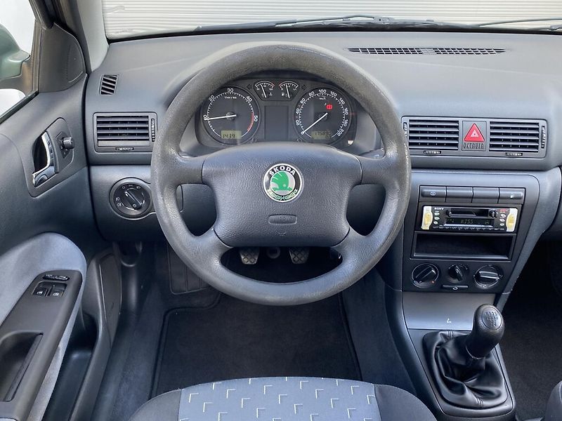 Škoda Octavia 1,9 SDI 50 kW Ambiente - fotka 8 z 22