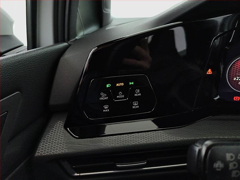 Volkswagen Golf (2021) 2.0 GTI - fotka 20 z 21