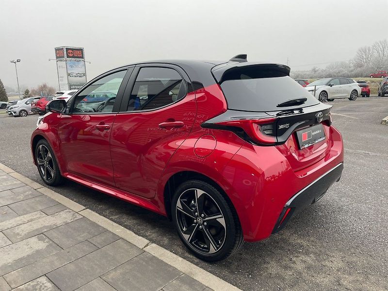 Toyota Yaris 1.5 HEV 130k Executive - fotka 7 z 24