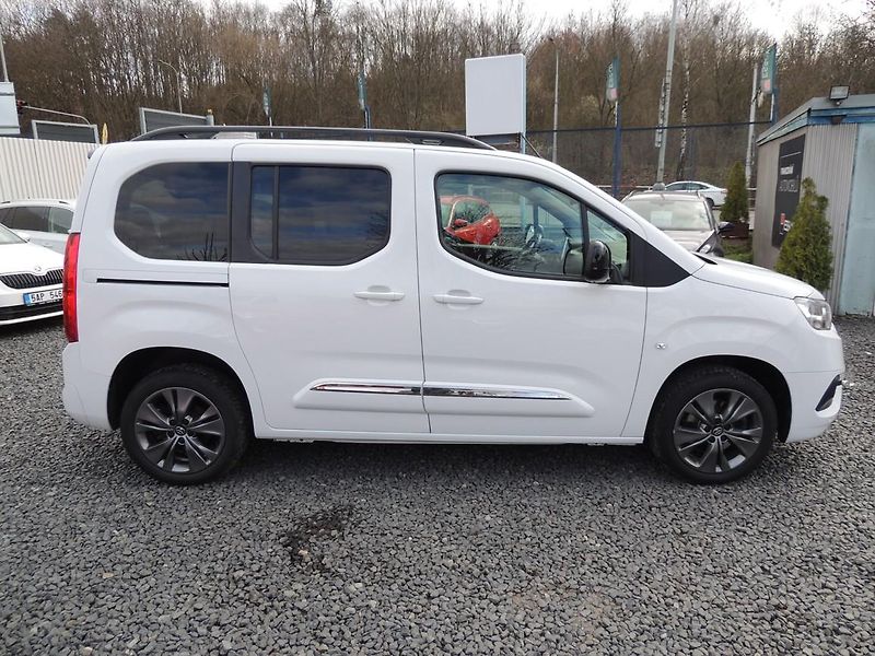 Toyota ProAce City Verso (2023) 1.2T,81kw,Family,7míst,1maj.ČR - fotka 4 z 76
