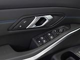 BMW Řada 3 330i xDrive Touring - náhled 17