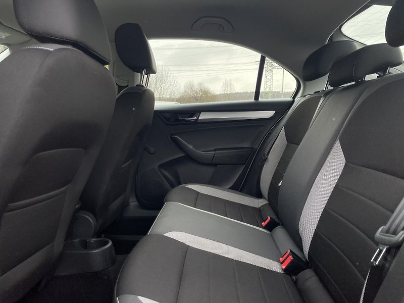 Škoda Rapid (2017) 1.0 TSI 70 KW AMBITION - fotka 13 z 17