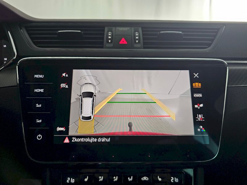 Škoda Superb (2023) 2.0TSi 140kW DSG SPORTLINE TAŽ - fotka 19 z 32