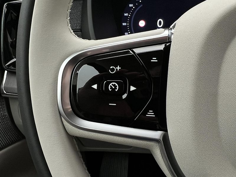 Volvo XC90 (2026) B5 AWD BRIGHT PLUS - fotka 20 z 45