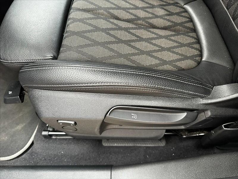 BMW X1 2,0 140kW-xDRIVE-CZ-DPH-VÝBAVA - fotka 21 z 44