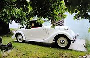 Zrekostruovaná Tatra 57B roadster, jejíž karoserii vyrobyla slavná firma Uhlík.