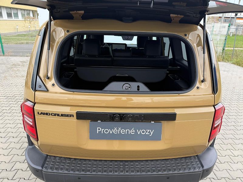 Toyota Land Cruiser 2.8 D-4D 6AT Executive MHEV AW - fotka 11 z 30
