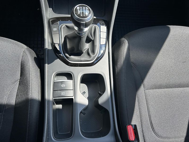 Hyundai Tucson 1,6 T-GDI 4x2 118 kW SMART FL - fotka 30 z 30
