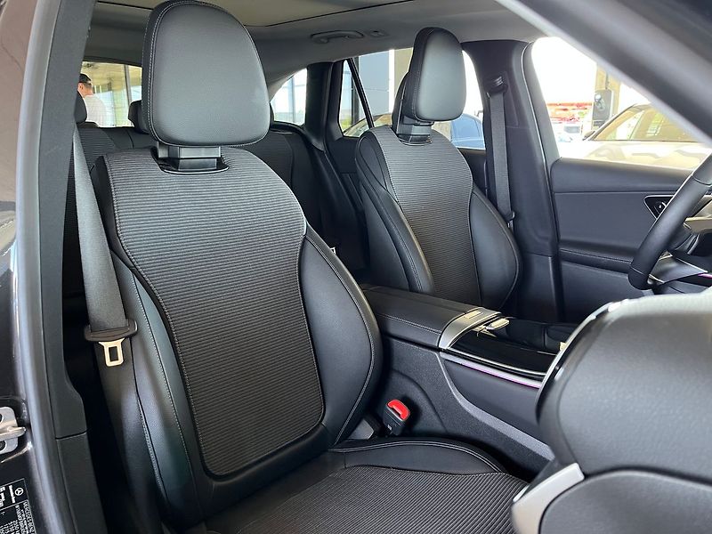 Mercedes-Benz GLC d 4MATIC - fotka 19 z 19
