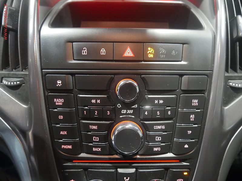 Opel Astra (2011) 1.4T, AC, tempo - fotka 13 z 14