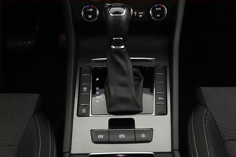 Škoda Superb (2019) Style 2.0 TSI, Automat - fotka 10 z 17
