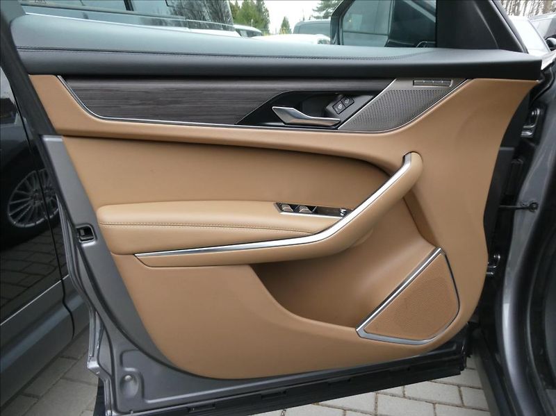 Jaguar F-Pace 2,0 P250 SE 1Maj, ČR DPH - fotka 12 z 38