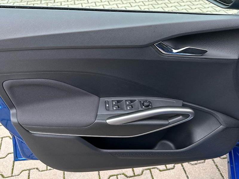 Škoda Fabia selection 1,0 TSI DSG - fotka 14 z 25