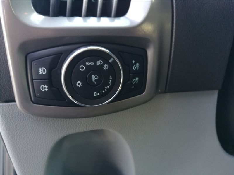 Ford Transit Custom 2,0 TDCi 8 míst - fotka 14 z 24