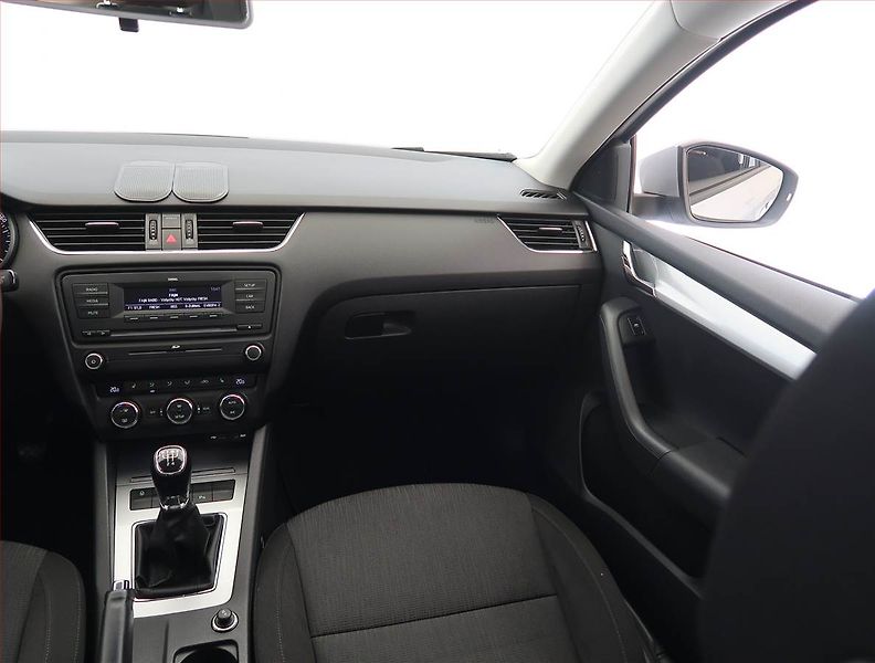 Škoda Octavia (2013) Elegance 1.6 TDI, Tempomat - fotka 8 z 21