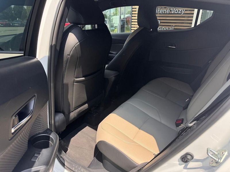 Toyota C-HR 2.0 Executive - fotka 13 z 13