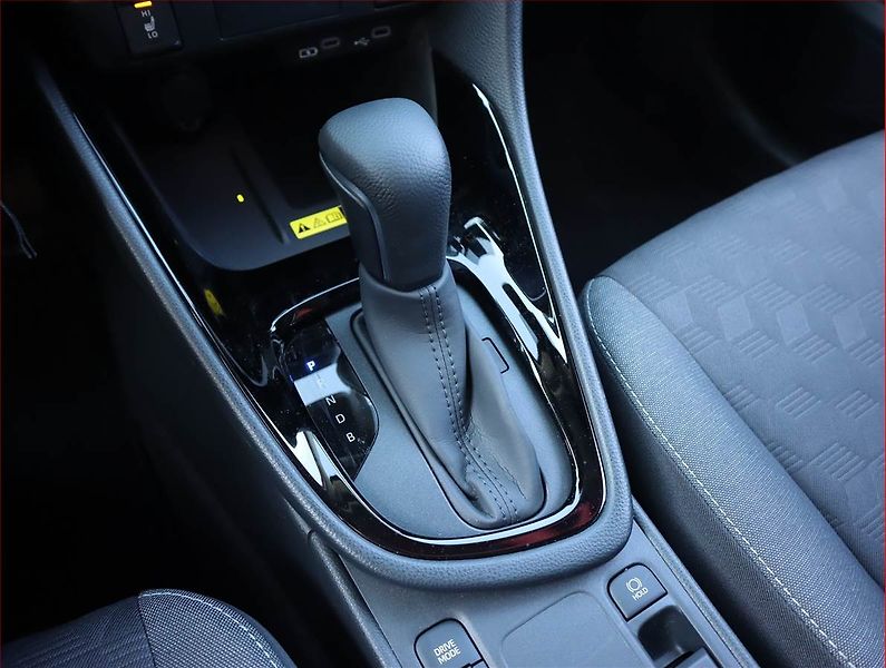 Toyota Yaris (2025) 1.5 VVT-i Hybrid - fotka 13 z 21