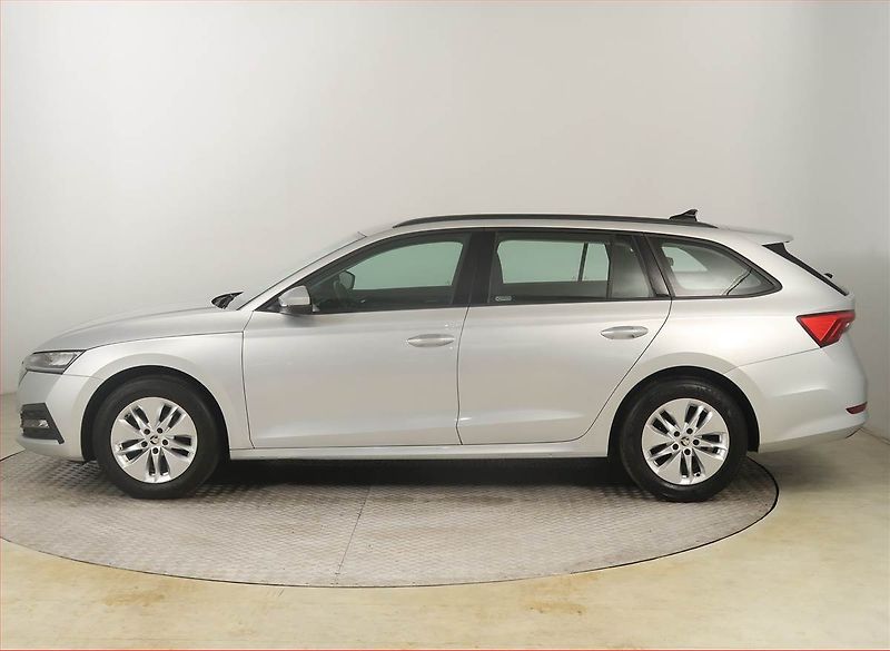 Škoda Octavia (2022) Ambition 2.0 TDI, ČR,1.maj - fotka 3 z 19