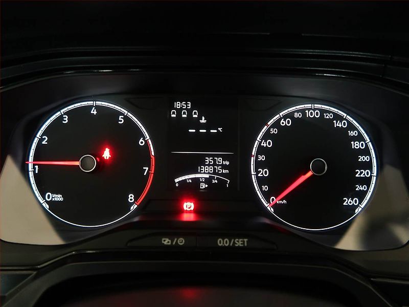 Volkswagen Polo (2018) 1.0, Tempomat - fotka 11 z 13
