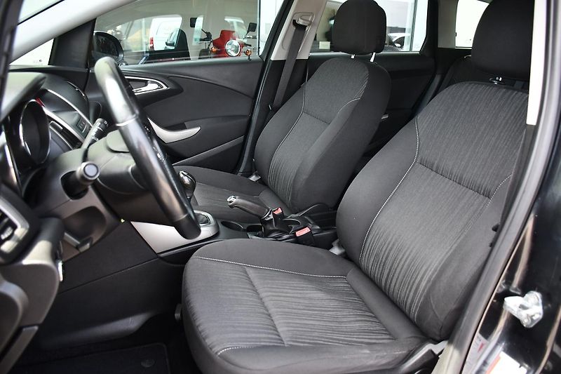 Opel Astra 1.7CDTi SPORTS TOURER - fotka 14 z 31