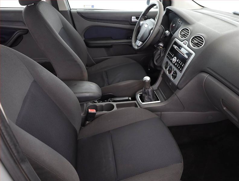 Ford Focus (2005) 1.6 TDCi, Klima, levný provoz - fotka 7 z 12