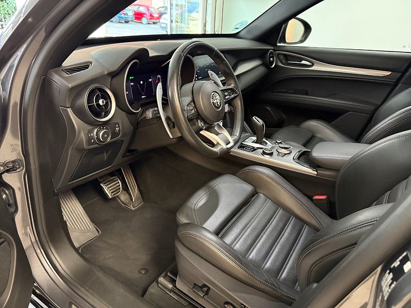 Alfa Romeo Stelvio (2023) 2.2 210 HP Veloce 8AT Q4 - fotka 7 z 32