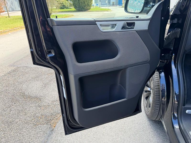 Volkswagen Multivan 2,0 TDi DPH  /103 kW/edice Cup - fotka 9 z 32