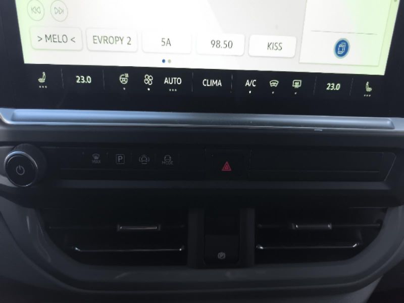 Volkswagen Caravelle 2.0 TDI 4Motion - fotka 14 z 27