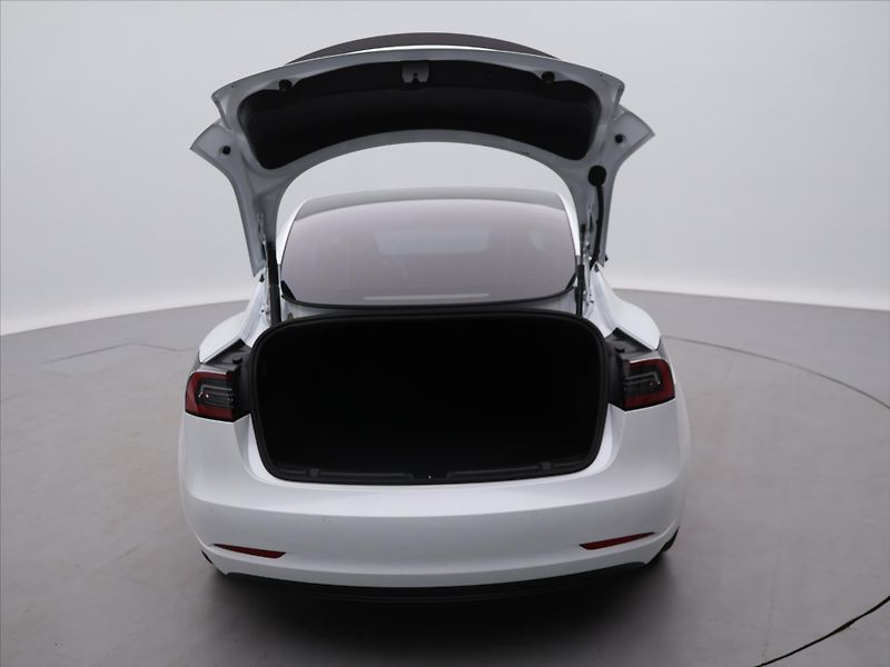 Tesla Model 3 LR 4WD Performance SOH 99% - fotka 9 z 28